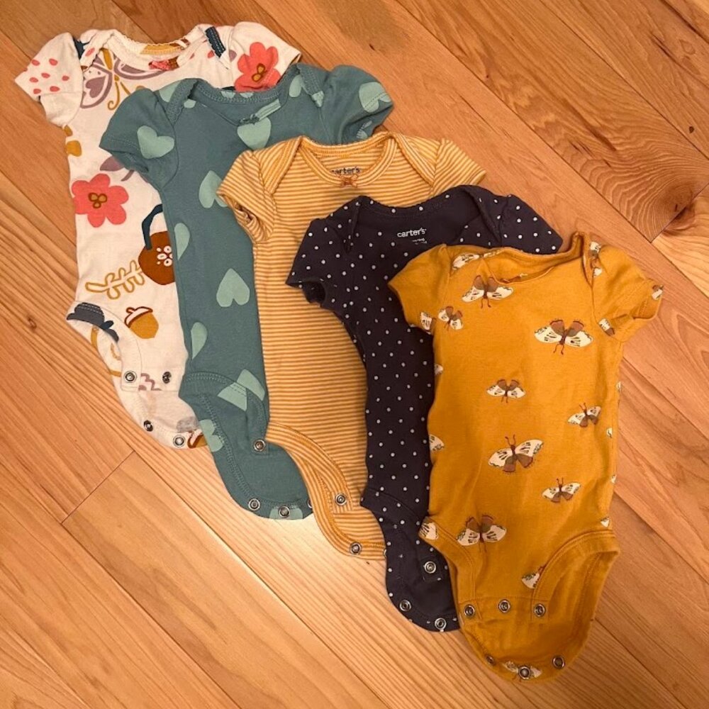 CARTERS SIZE NB GIRLS SHORT SLEEVE BODYSUITS - 5 PACK